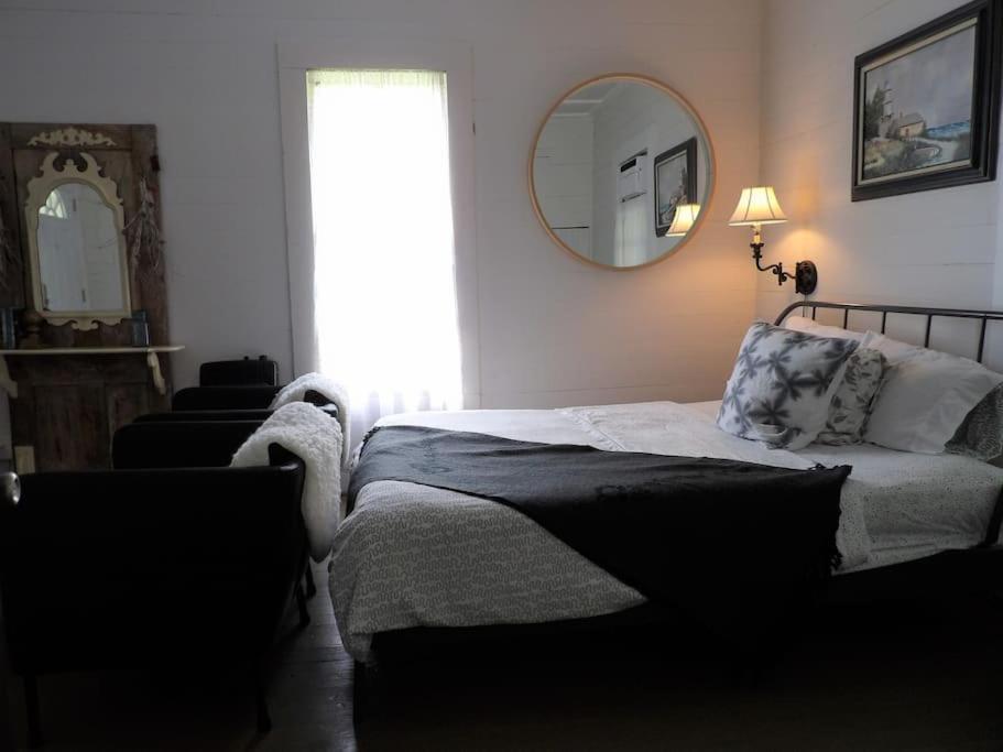 The Farmhouse Private Apartments Eufaula Exterior photo